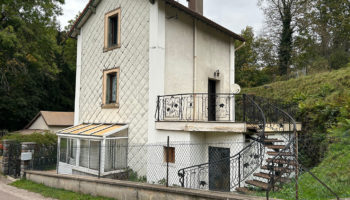 SAINT-MAURICE-SUR-MOSELLE : BEAU POTENTIEL POUR CETTE MAISON